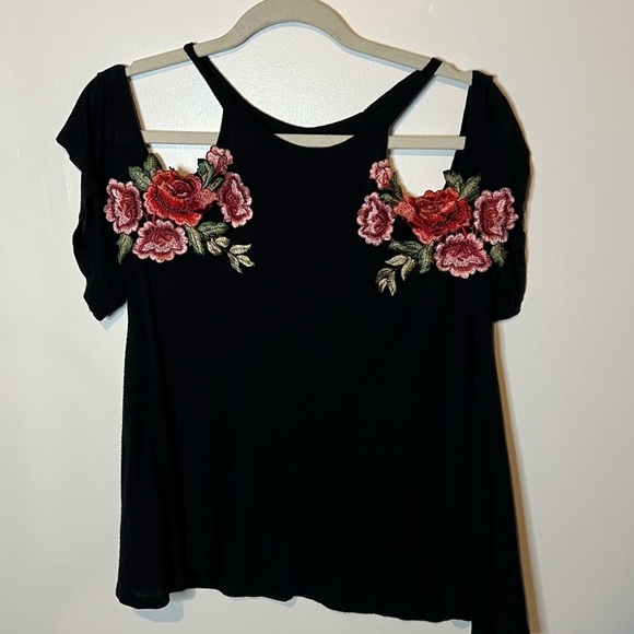 Open Shoulder Floral Blouse - Picture 3 of 6
